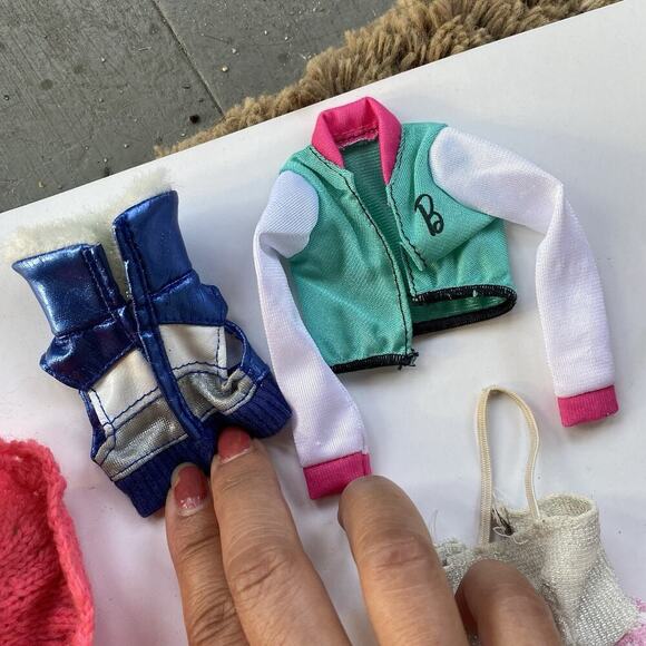 LOT OF 8 Vintage Barbie Dolls Clothes Outfits Dress Jacket Skirt Excellent Condi - Picture 5 of 7
